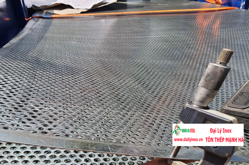 Tấm Inox Đục Lỗ 08