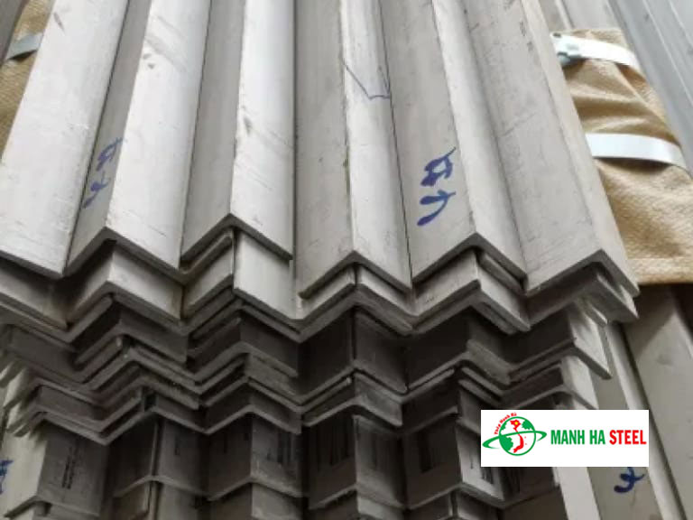 V góc đúc inox 60x60mm